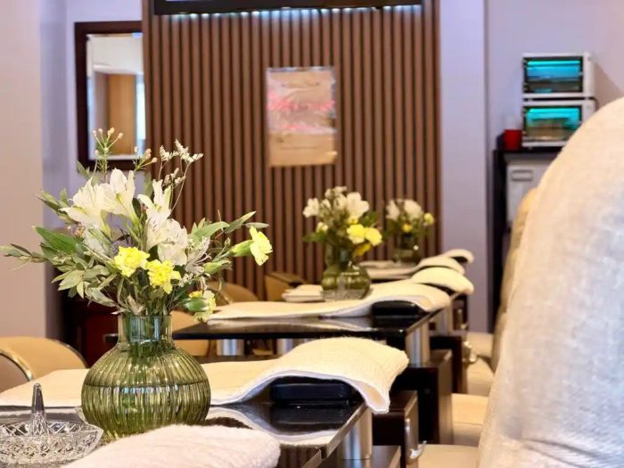manicure tables and flowers